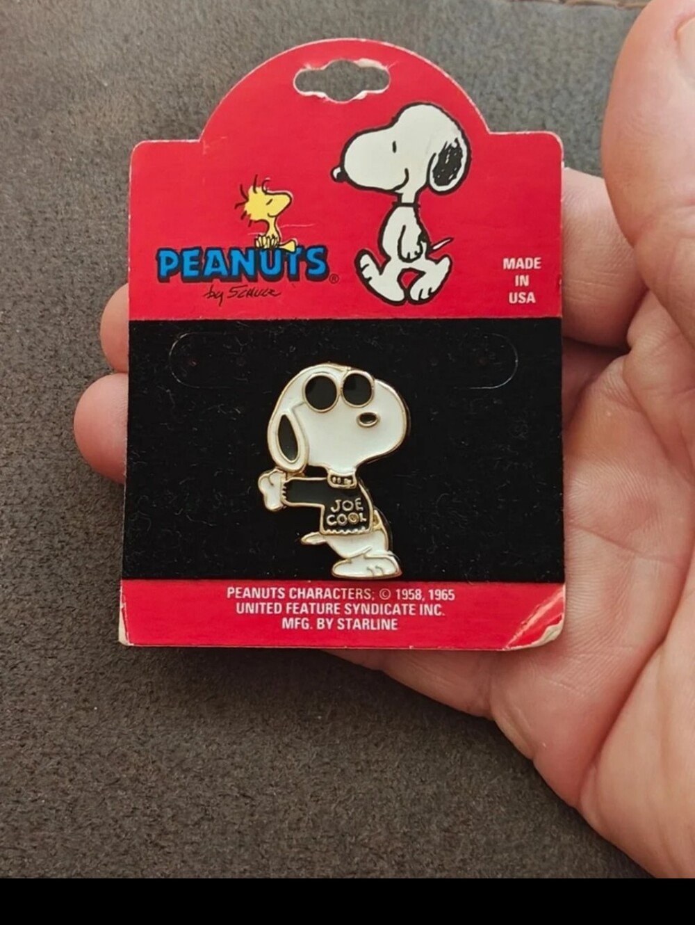 1980s Peanuts Snoopy Joe Cool Gold Tone Enamel Pin New On Card.